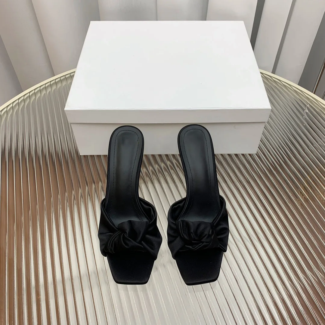 2024 Spring and Autumn Fashionable Silk Flower Square Head High Heel Sandals Versatile Women's Slippers
2024 Spring and Autumn Fashionable Silk Flower Square Head High Heel Sandals Versatile Women's Slippers