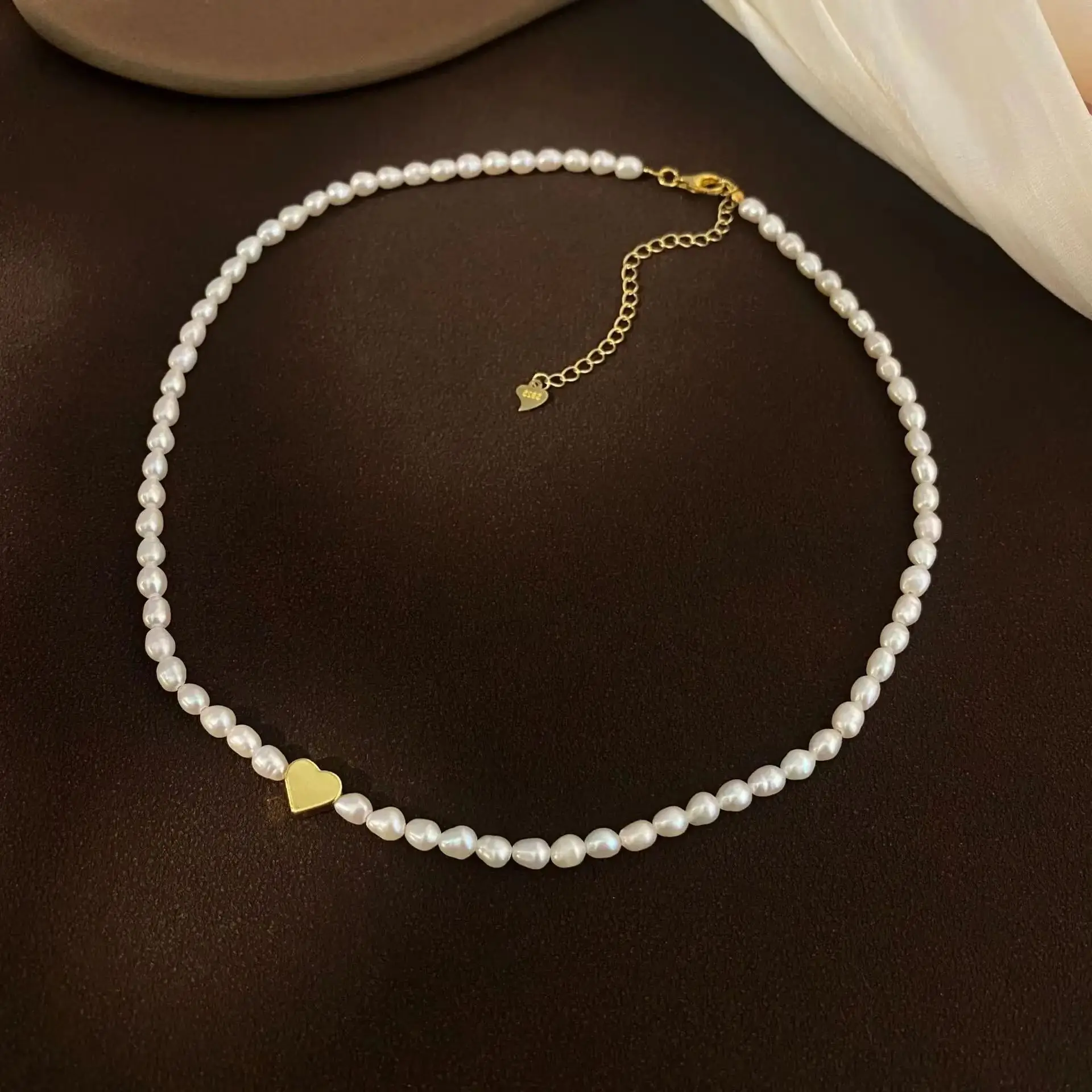 Hengsheng 2025 New Arrivals 3mm Rice Shape Freshwater Pearl Necklaces 40cm+4cm Heart Adjustable Necklaces for Women Jewelry Gift
Hengsheng 2025 New Arrivals 3mm Rice Shape Freshwater Pearl Necklaces 40cm+4cm Heart Adjustable Necklaces for Women Jewelry Gift