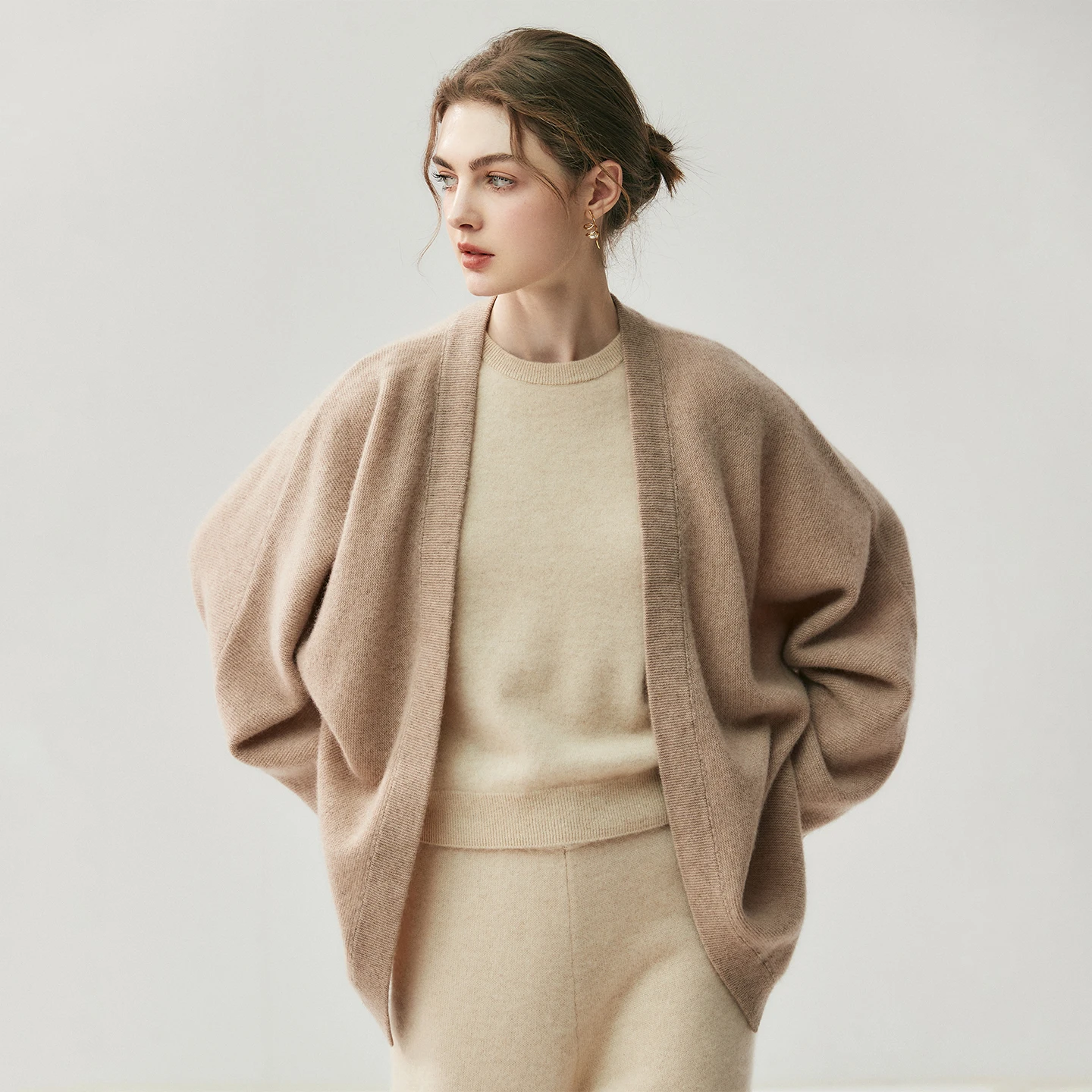 Women's 100% Cashmere Cardigan, No buttons No Zipper Batwing Sleeves Autumn Winter Elegant Refined Soft Cashmere Knitted Top
Women's 100% Cashmere Cardigan, No buttons No Zipper Batwing Sleeves Autumn Winter Elegant Refined Soft Cashmere Knitted Top