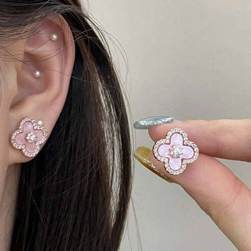 Spring and summer sweet and delicate pink four-leaf clover earrings, Korean style, gentle and cute, niche, light luxury, high-en
Spring and summer sweet and delicate pink four-leaf clover earrings, Korean style, gentle and cute, niche, light luxury, high-en