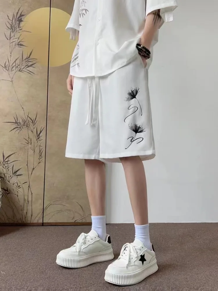 Новые китайские мужские шорты из белого ледяного шелка, летние, тонкие, повседневные, спортивные, свободного кроя, со средней посадкой, укороченные
Новые китайские мужские шорты из белого ледяного шелка, летние, тонкие, повседневные, спортивные, свободного кроя, со средней посадкой, укороченные