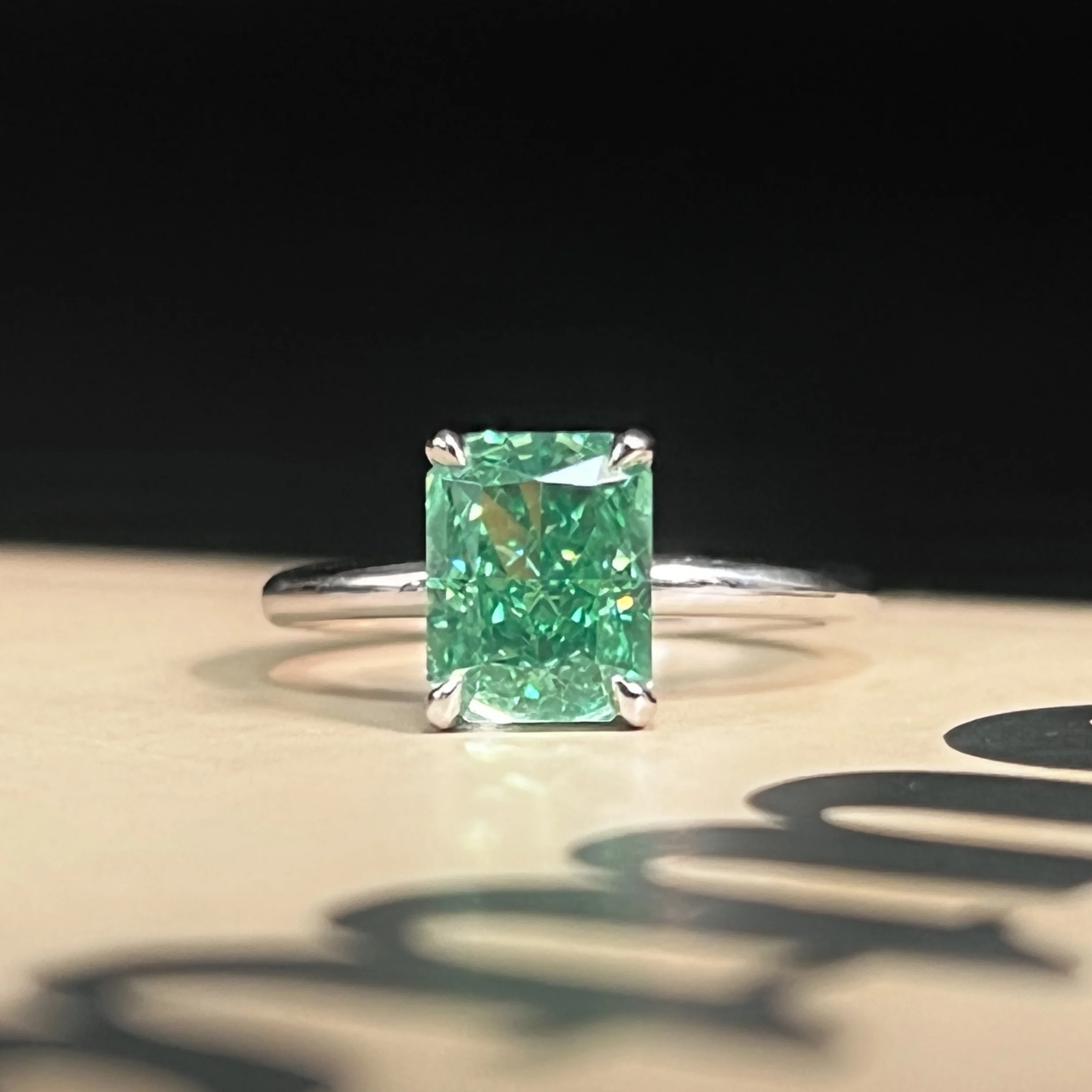 S925 Silver Simple Four-Claw Paraiba Color Ring – Niche Design, High-End Feel Ring
S925 Silver Simple Four-Claw Paraiba Color Ring – Niche Design, High-End Feel Ring