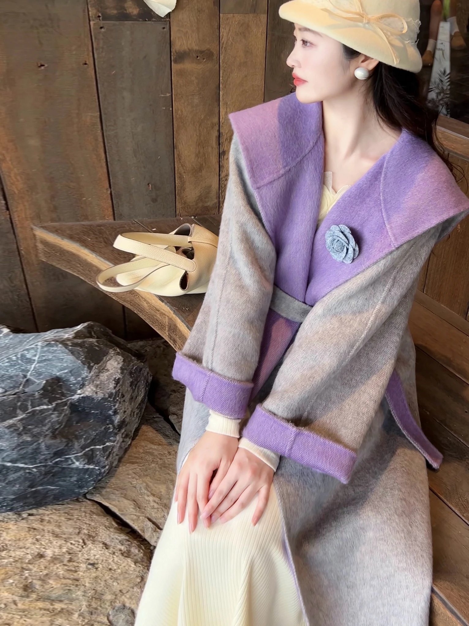 Двустороннее фиолетовое пальто с ароматом лаванды, в стиле ретро, для повседневной носки, шерстяное, с длинными рукавами, темно-синим воротником и поясом на талии
Двустороннее фиолетовое пальто с ароматом лаванды, в стиле ретро, для повседневной носки, шерстяное, с длинными рукавами, темно-синим воротником и поясом на талии