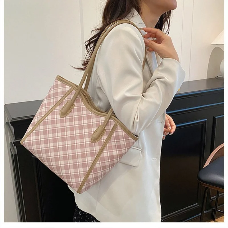 Высококачественная женская сумка через плечо из искусственной кожи премиум-класса с модным дизайном и винтажным повседневным парижским винтажем
Высококачественная женская сумка через плечо из искусственной кожи премиум-класса с модным дизайном и винтажным повседневным парижским винтажем 