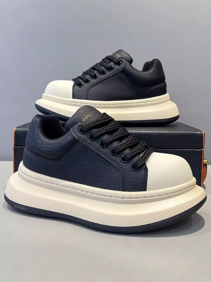 Men's Fashionable Casual Shoes 2026 New Summer Thick Bottom Anti-slip Deodorant Leather Surface High Wear-resistant Trendy Shoes
Men's Fashionable Casual Shoes 2026 New Summer Thick Bottom Anti-slip Deodorant Leather Surface High Wear-resistant Trendy Shoes