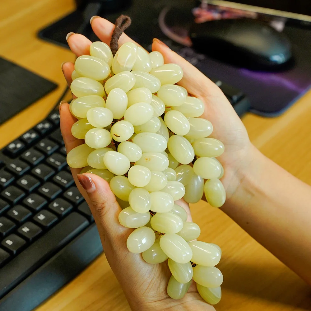 A Bunch of Afghan Grapes Ornament Jade Stone Crafts Dining Table Wine Cabinet Living Room Elegant Decorations Collection
A Bunch of Afghan Grapes Ornament Jade Stone Crafts Dining Table Wine Cabinet Living Room Elegant Decorations Collection