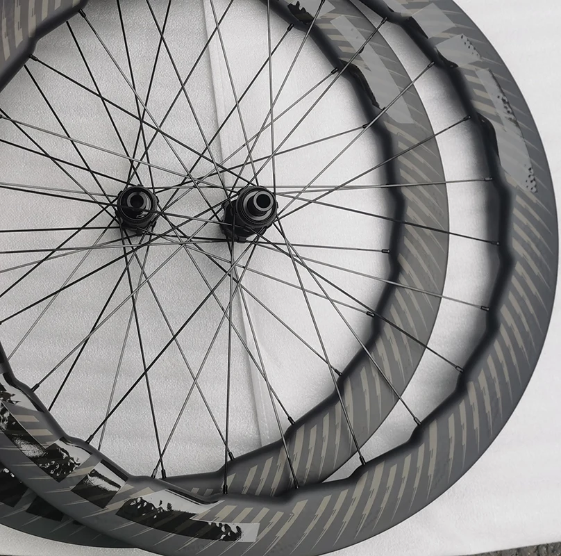 Width 25mm 353 454 Carbon Disc Road Bike Clincher Tubeless Wheels 58mm Custom Sticker Disc Bicycle Wheelset 700C Thru Axle
Width 25mm 353 454 Carbon Disc Road Bike Clincher Tubeless Wheels 58mm Custom Sticker Disc Bicycle Wheelset 700C Thru Axle