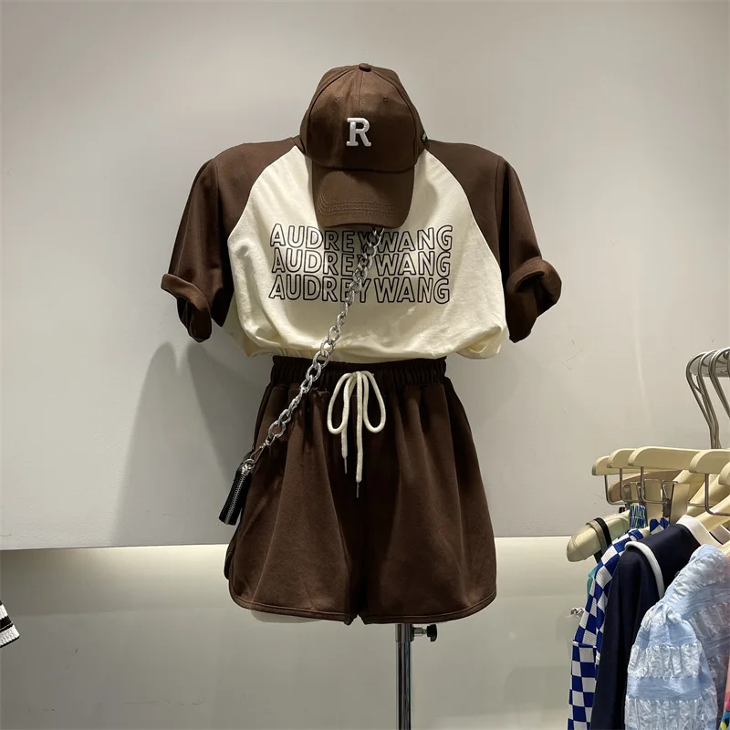 Fashionable Casual Women's Two-Piece Set Summer New Korean Version Color Block T-Shirt Sports Shorts Street Style Outfit
Fashionable Casual Women's Two-Piece Set Summer New Korean Version Color Block T-Shirt Sports Shorts Street Style Outfit