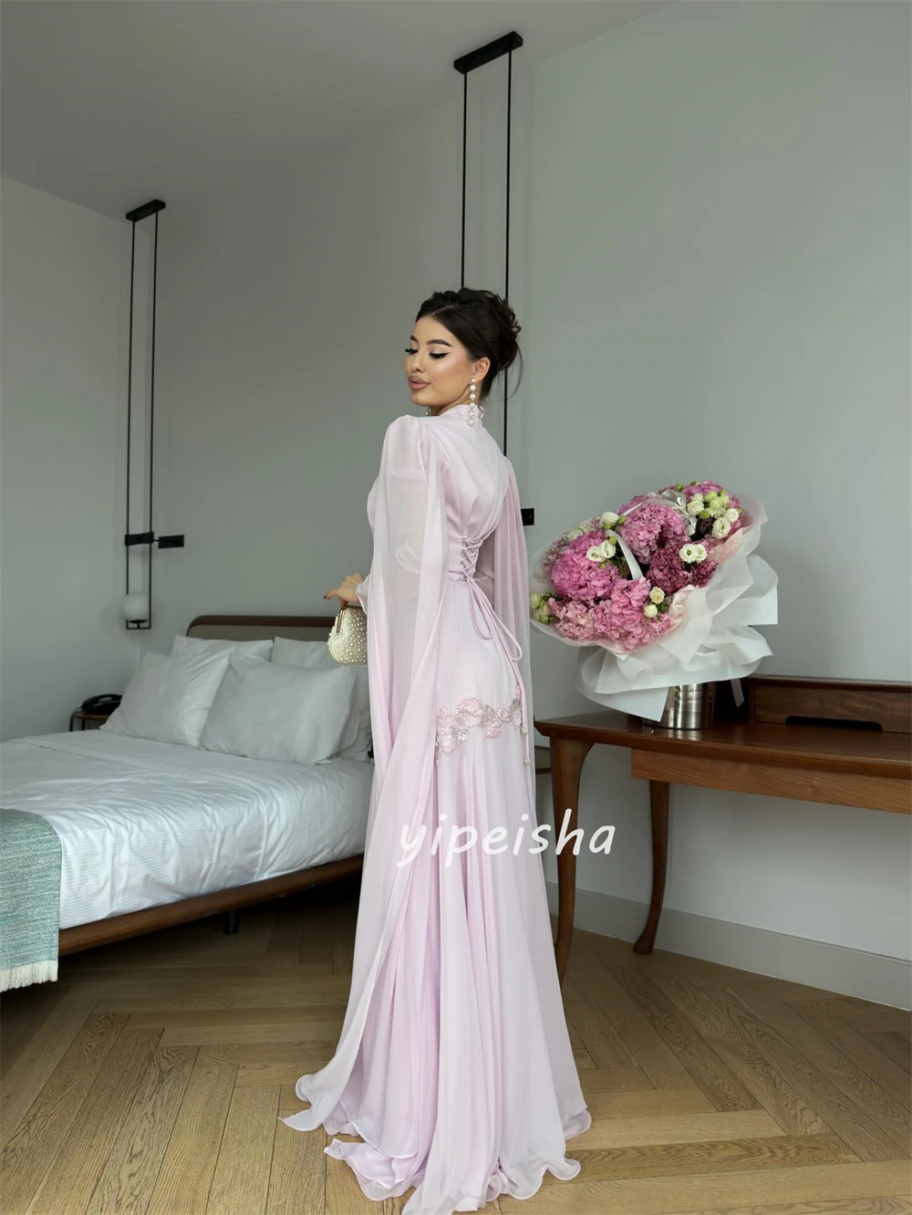 Customized Elegant Women Chiffon Applique Sequined A-Line Evening Dress Classic High Collar Long Sleeves Floor Lenght Party Gown
Customized Elegant Women Chiffon Applique Sequined A-Line Evening Dress Classic High Collar Long Sleeves Floor Lenght Party Gown