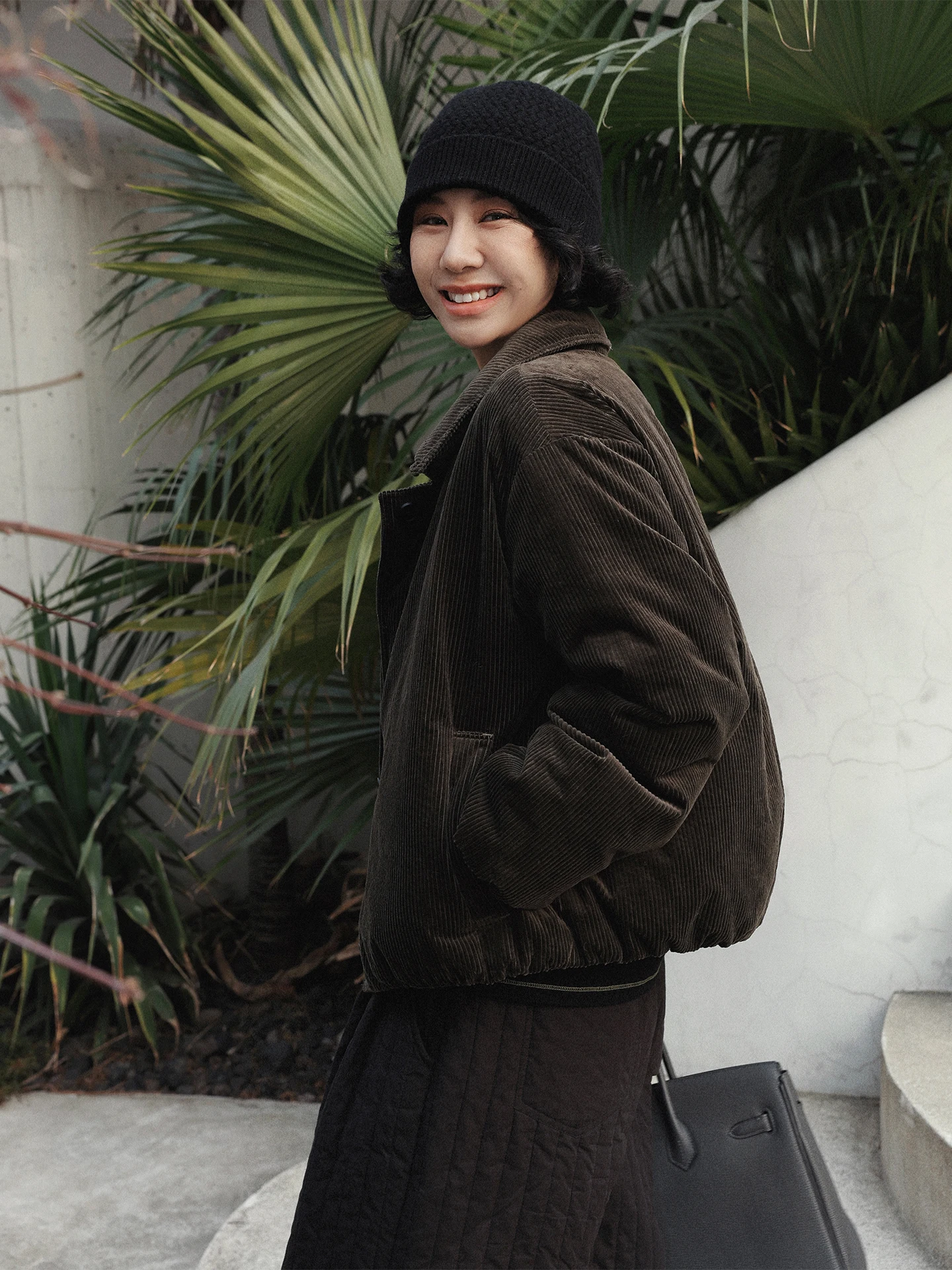 Tt Retro Corduroy Goose down Jaet ort Sle Collar Flip Winter New Arrival Women's Warm Cotton Thiened Coat
Tt Retro Corduroy Goose down Jaet ort Sle Collar Flip Winter New Arrival Women's Warm Cotton Thiened Coat