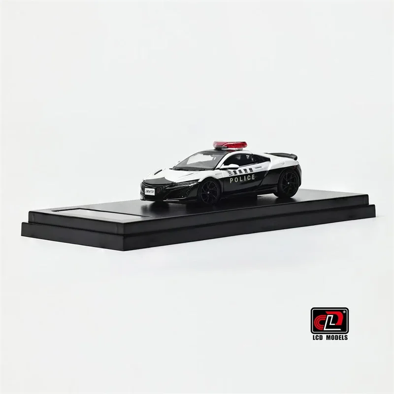 Модель автомобиля LCD 1:64 NSX черно-белого цвета, полицейская, из литого металла
Модель автомобиля LCD 1:64 NSX черно-белого цвета, полицейская, из литого металла
