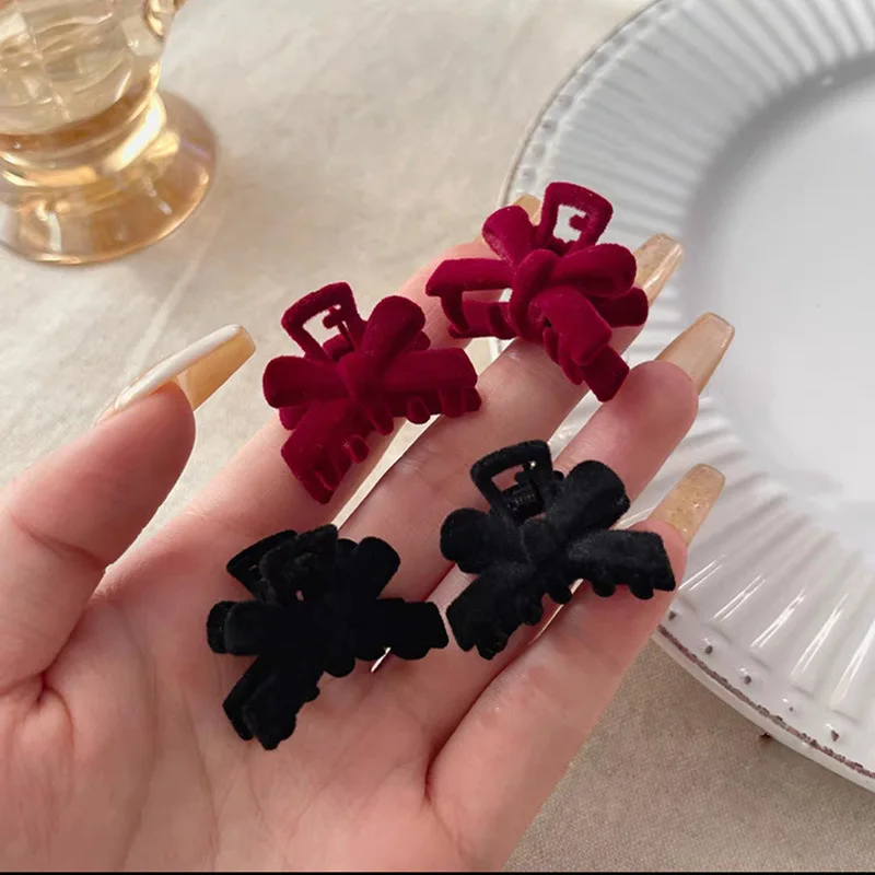 Elegant Velvet Bow Small Hair Clip Vintage Princess Barrettes for Women Mini Flyaway Hair Clips
Elegant Velvet Bow Small Hair Clip Vintage Princess Barrettes for Women Mini Flyaway Hair Clips