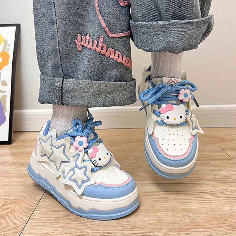Очаровательные кроссовки Sanrio с героями мультфильмов «Hello Kitty» на толстой подошве, новые осенние студенческие универсальные белые туфли, подарок к празднику другу
Очаровательные кроссовки Sanrio с героями мультфильмов «Hello Kitty» на толстой подошве, новые осенние студенческие универсальные белые туфли, подарок к празднику другу