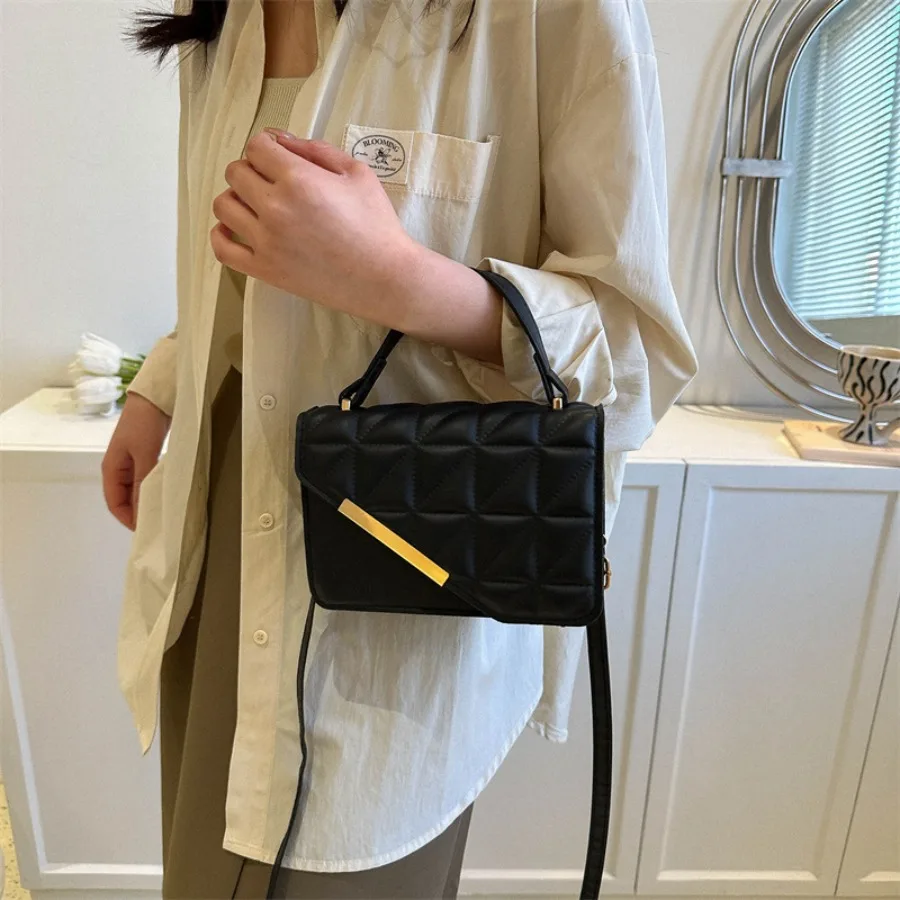 New Fashionable Diamond-Patterned Minimalist Small Square Bag Handheld Daily Versatile Commuting Shoulder Crossbody Women's Bags
New Fashionable Diamond-Patterned Minimalist Small Square Bag Handheld Daily Versatile Commuting Shoulder Crossbody Women's Bags