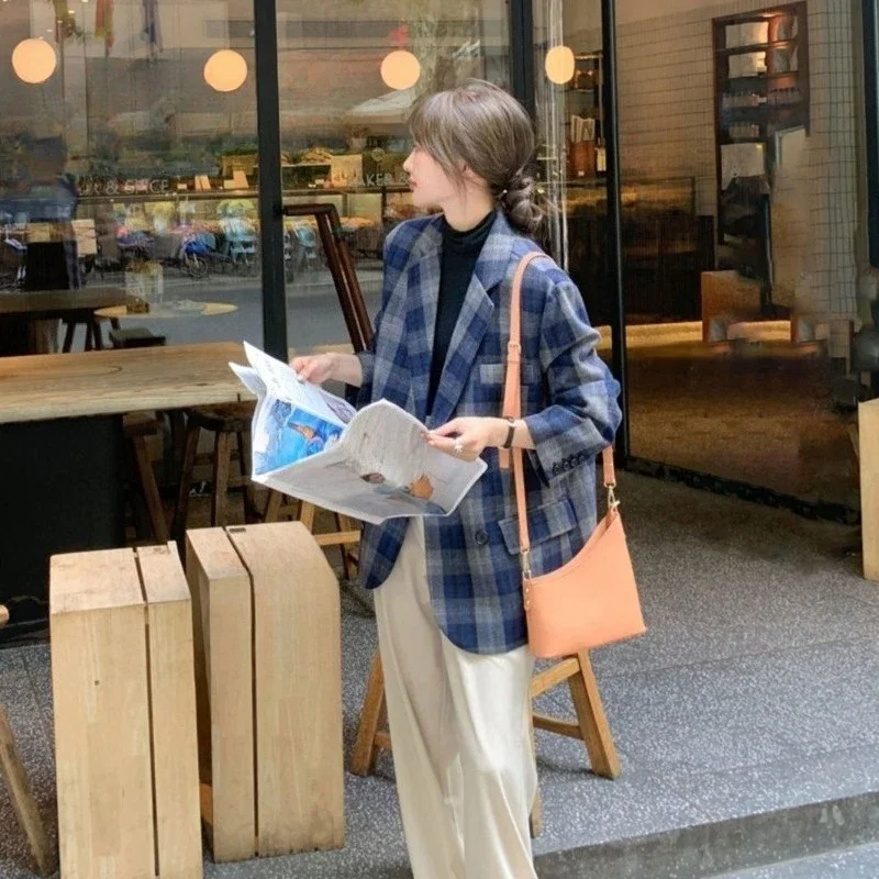 2025 New Women Checkered Woolen Blazer Korean Style Artistic Vintage Loose Design Autumn Winter Quilted Warm Thickened Overcoat
2025 New Women Checkered Woolen Blazer Korean Style Artistic Vintage Loose Design Autumn Winter Quilted Warm Thickened Overcoat