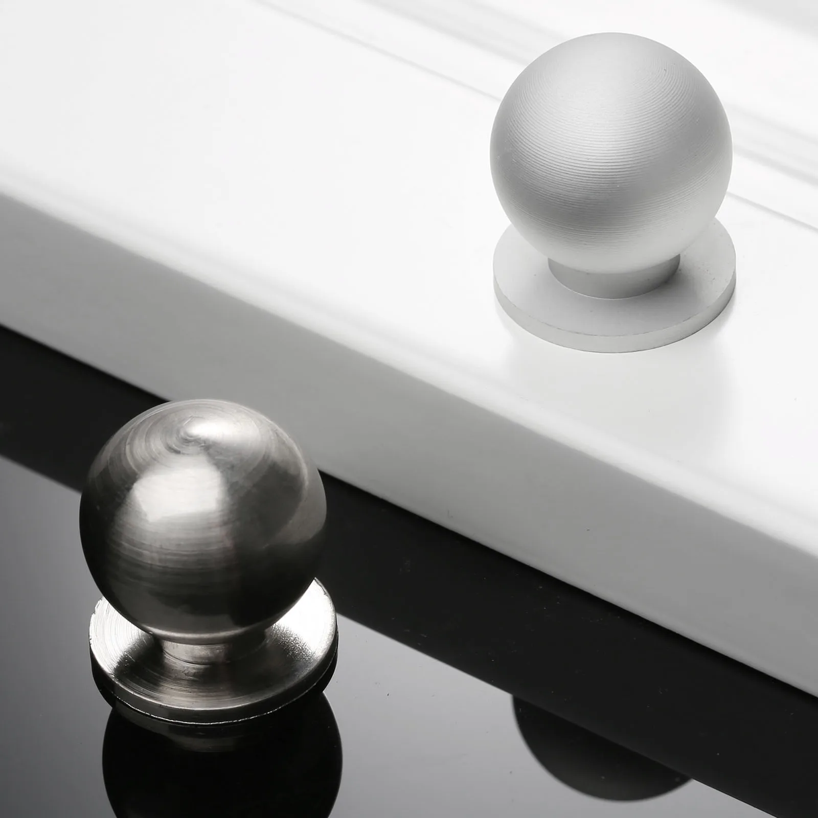 1x Furniture Aluminium Alloy Cabinet Knobs Handles Round Cupboard Door Kitchen Door Wardrobe Pull Handle Furniture
1x Furniture Aluminium Alloy Cabinet Knobs Handles Round Cupboard Door Kitchen Door Wardrobe Pull Handle Furniture
