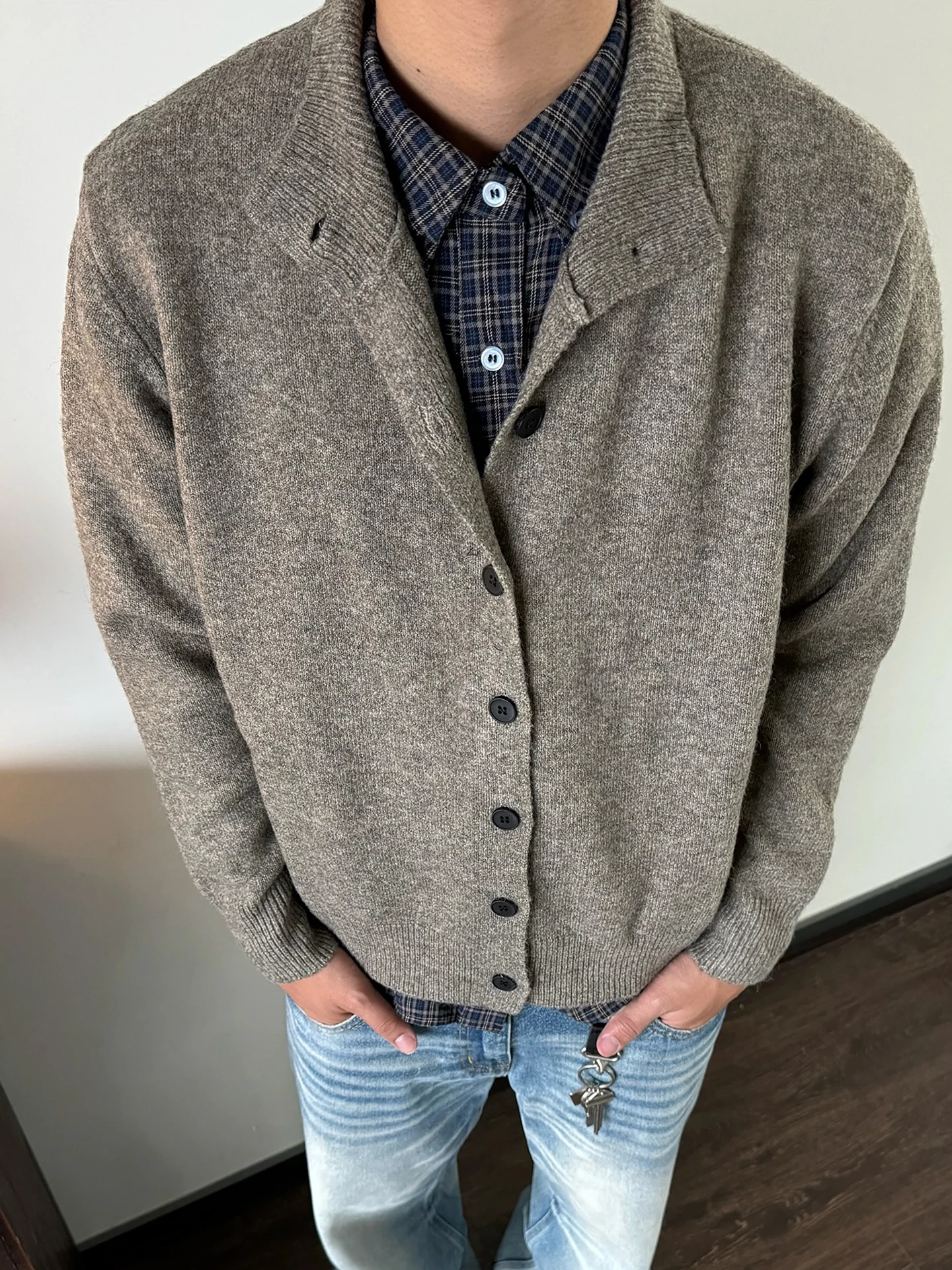 Американский ретро-кардиган с высоким воротником, вязаный, свободного кроя, повседневная верхняя одежда для мужчин и женщин
Американский ретро-кардиган с высоким воротником, вязаный, свободного кроя, повседневная верхняя одежда для мужчин и женщин