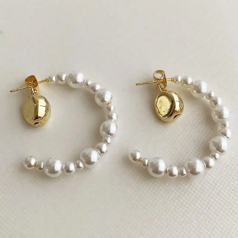 White C-Shaped Pearl Hoop Earrings Simple Stylish Versatile Fashion Jewelry
White C-Shaped Pearl Hoop Earrings Simple Stylish Versatile Fashion Jewelry