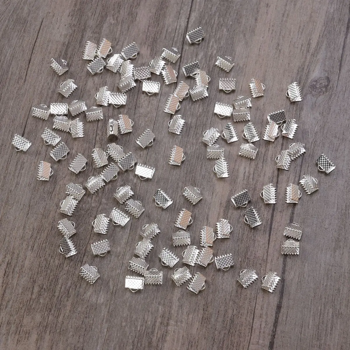 100pcs Buckle Accessories Silver Plated Ribbon Ends Fastener Clasps Textured Crimp End Clamps Cord Ends Mazi Buckles
100pcs Buckle Accessories Silver Plated Ribbon Ends Fastener Clasps Textured Crimp End Clamps Cord Ends Mazi Buckles