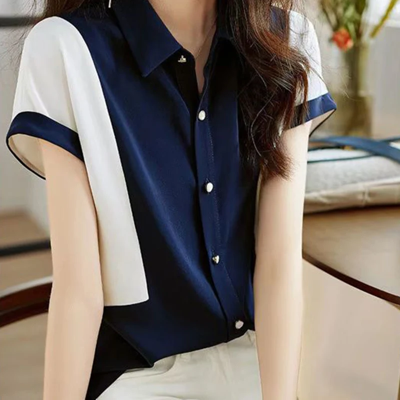 Summer New Fashionable Temperament Color Contrast Patchwork Age Reducing Short Sleeved Shirt Loose and Casual Polo Neck Lady Top
Summer New Fashionable Temperament Color Contrast Patchwork Age Reducing Short Sleeved Shirt Loose and Casual Polo Neck Lady Top