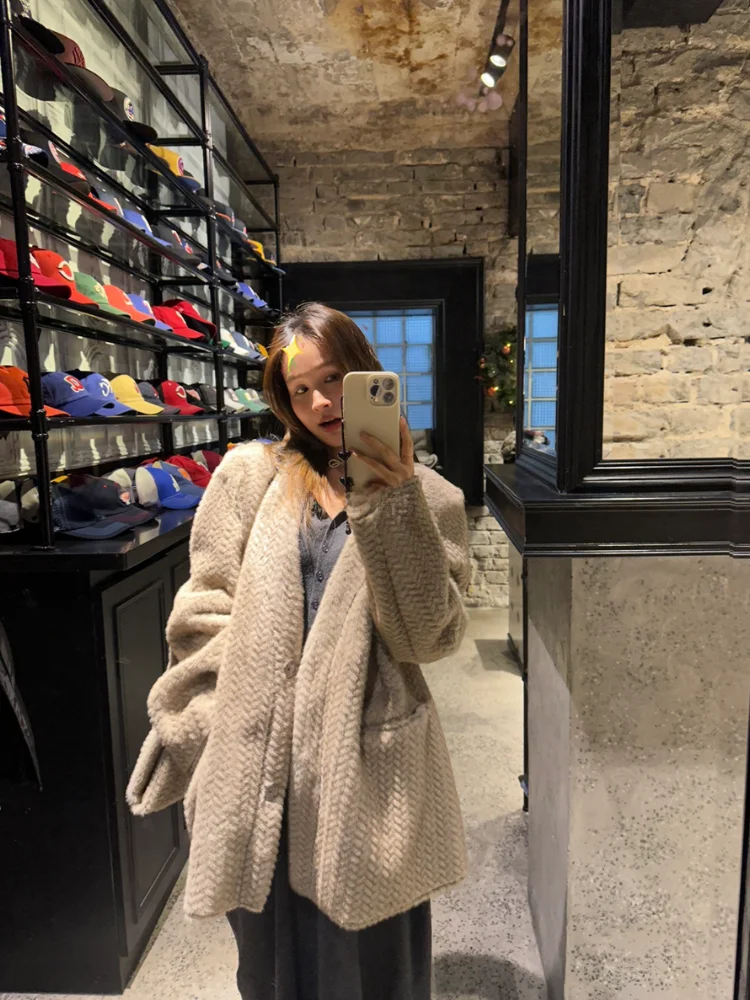 Bluetique Eco-Friendly Mink Scarf Fur Coat Women's Fashion Winter Outerwear Stylish Sustainable Luxury Skincare Essentials
Bluetique Eco-Friendly Mink Scarf Fur Coat Women's Fashion Winter Outerwear Stylish Sustainable Luxury Skincare Essentials