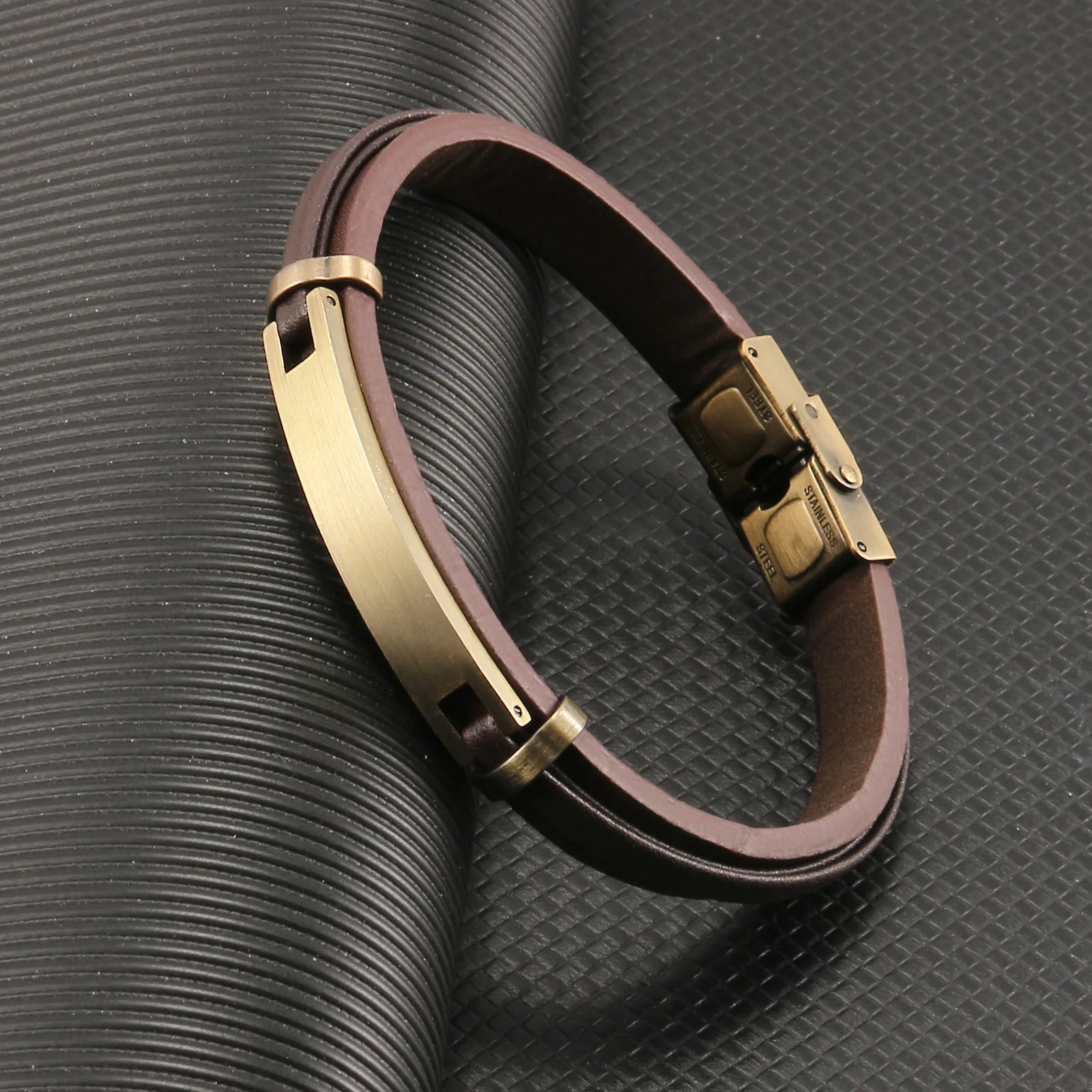 Men Brushed Stainless Steel Bracelet Leather Wristband Bracelet Charm Male Jewelry Gift
Men Brushed Stainless Steel Bracelet Leather Wristband Bracelet Charm Male Jewelry Gift