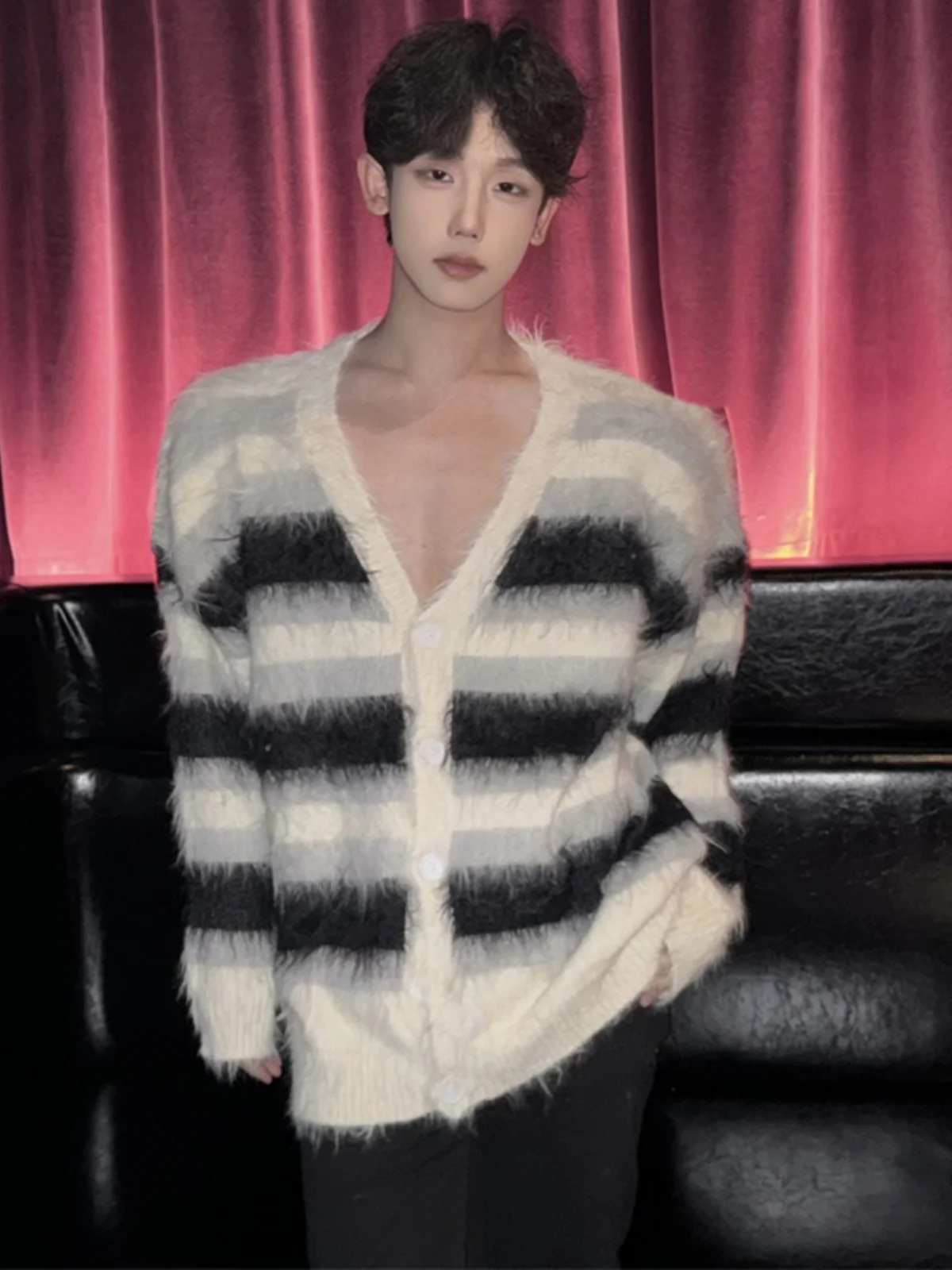 Color Blo Stripe Knitwear Men's Autumn Winter Sle American Trendy Brand Camere Lazy Knitted Sweater High End Open Cardi...
Color Blo Stripe Knitwear Men's Autumn Winter Sle American Trendy Brand Camere Lazy Knitted Sweater High End Open Cardi...