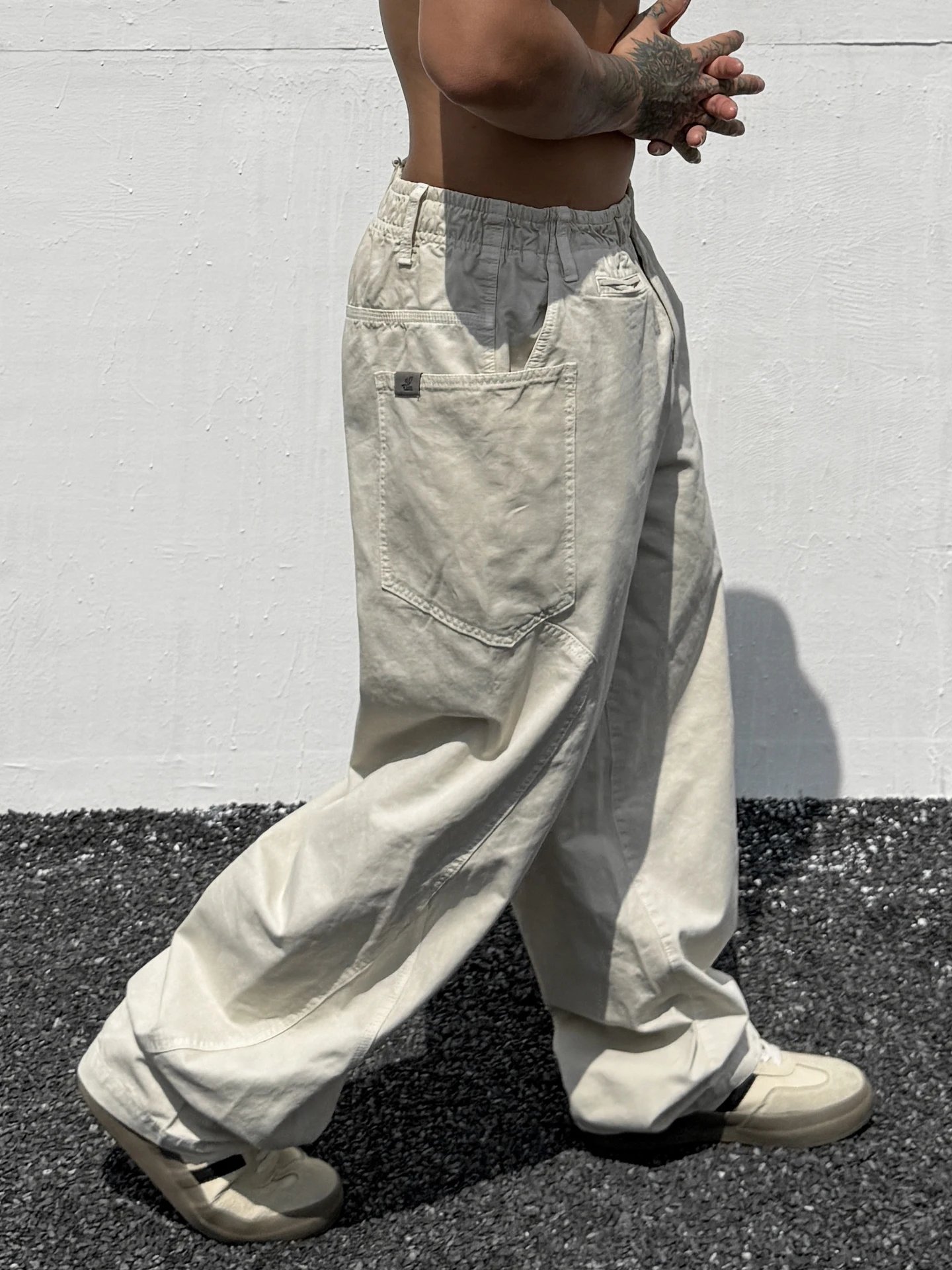 Модные свободные мужские джинсы прямого кроя из денима в американском ретро-стиле, универсальные рабочие брюки из хлопка для повседневной носки
Модные свободные мужские джинсы прямого кроя из денима в американском ретро-стиле, универсальные рабочие брюки из хлопка для повседневной носки