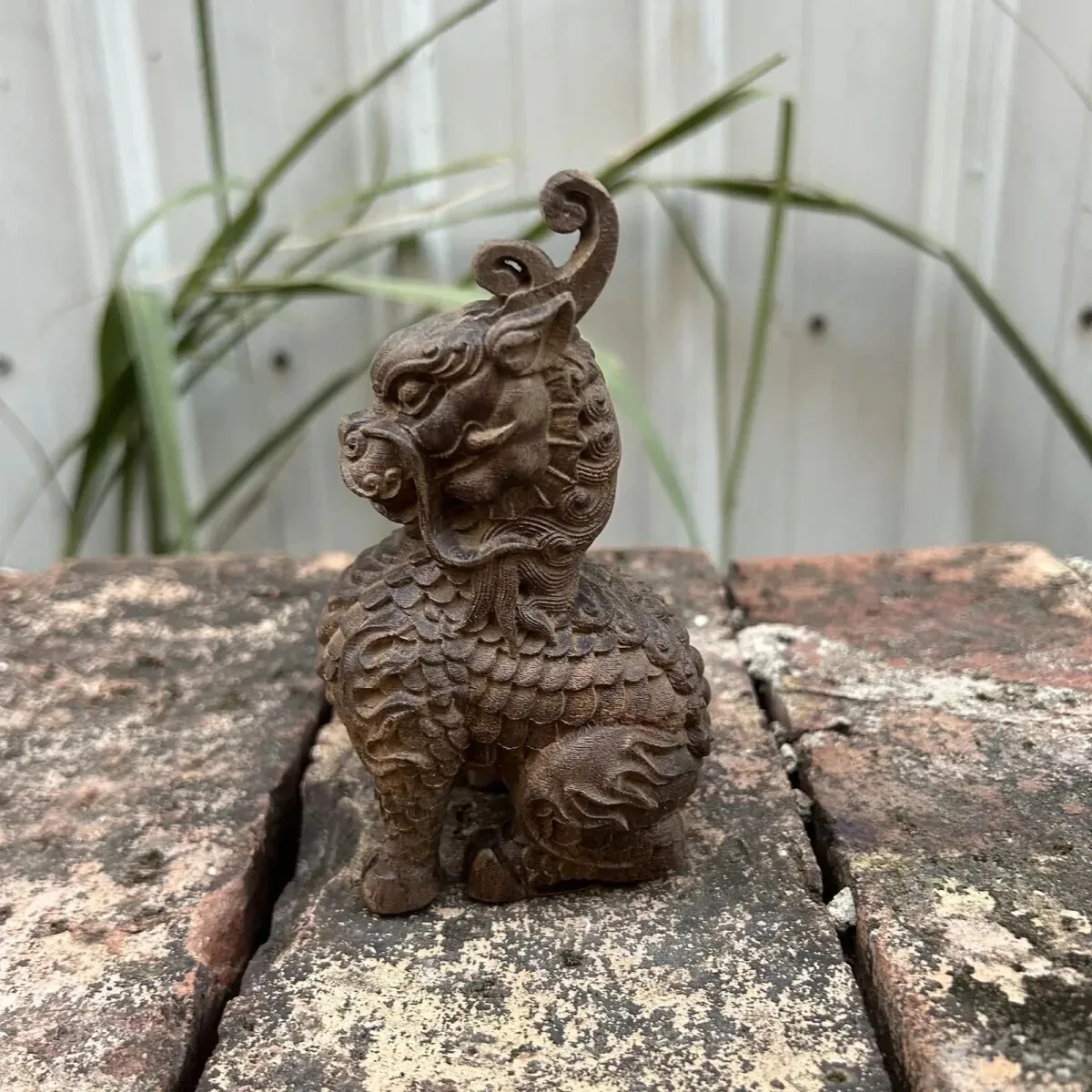 Ручная резьба из натурального агарового дерева Единорог Китай Дракон Благоприятный зверь Орнамент
Ручная резьба из натурального агарового дерева Единорог Китай Дракон Благоприятный зверь Орнамент