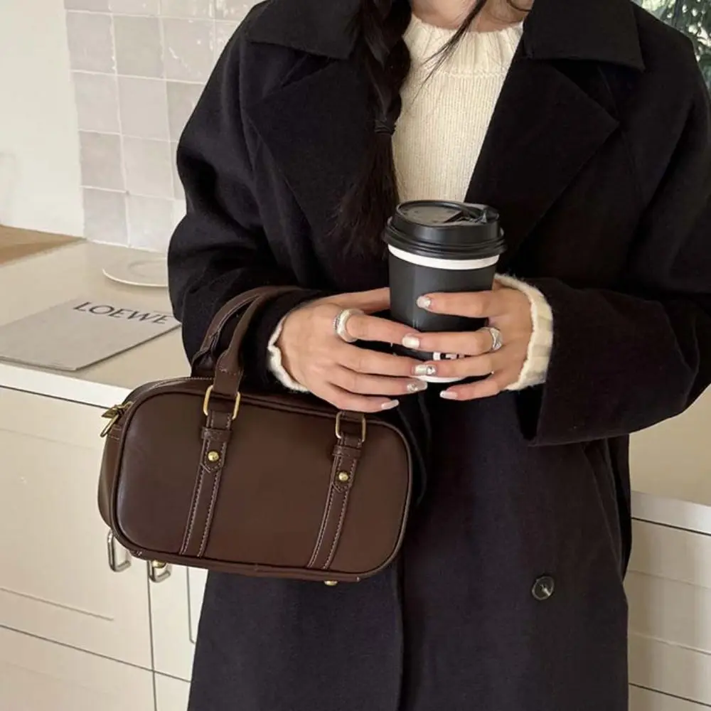 Trendy Pu Leather Bowling Shoulder Bag Korean Style Vintage Boston Crossbody Bag Solid Color Elegant Pillow Handbag Lady
Trendy Pu Leather Bowling Shoulder Bag Korean Style Vintage Boston Crossbody Bag Solid Color Elegant Pillow Handbag Lady
