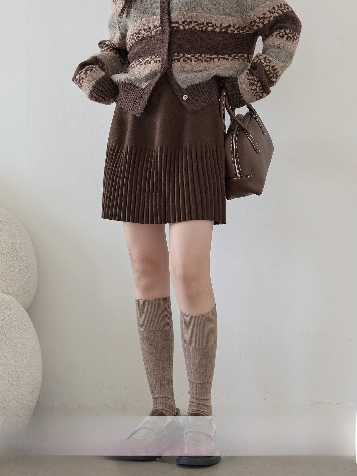 Deep Brown Knitted A-Line Skirt for Women Spring 2026 Commute Style High Waist Alternative Design Sensation Ladies Skirt
Deep Brown Knitted A-Line Skirt for Women Spring 2026 Commute Style High Waist Alternative Design Sensation Ladies Skirt