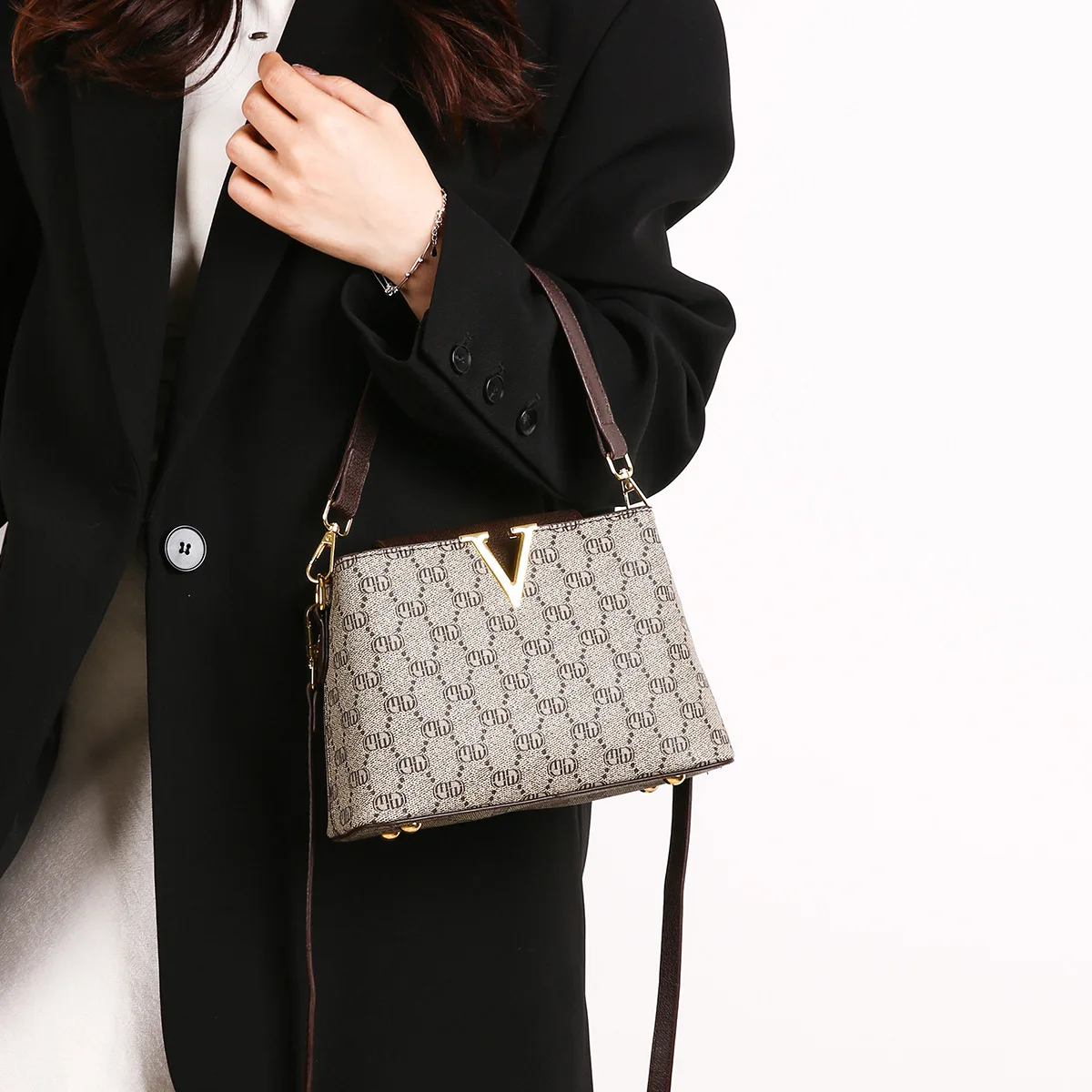 2026 Spring Retro Print Shoulder Tote Bag Spacious Crossbody Purse for Women, Versatile Commuter Work Bag with Adjustable Strap
2026 Spring Retro Print Shoulder Tote Bag Spacious Crossbody Purse for Women, Versatile Commuter Work Bag with Adjustable Strap