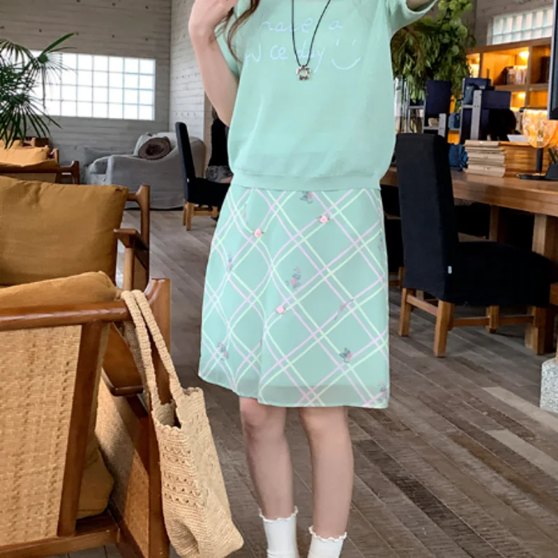 Chic Floral Plaid A-Line Skirt Korean Style Summer New Vintage Middle-aged Women's Casual Polyester Fiber Bodycon Skirt
Chic Floral Plaid A-Line Skirt Korean Style Summer New Vintage Middle-aged Women's Casual Polyester Fiber Bodycon Skirt