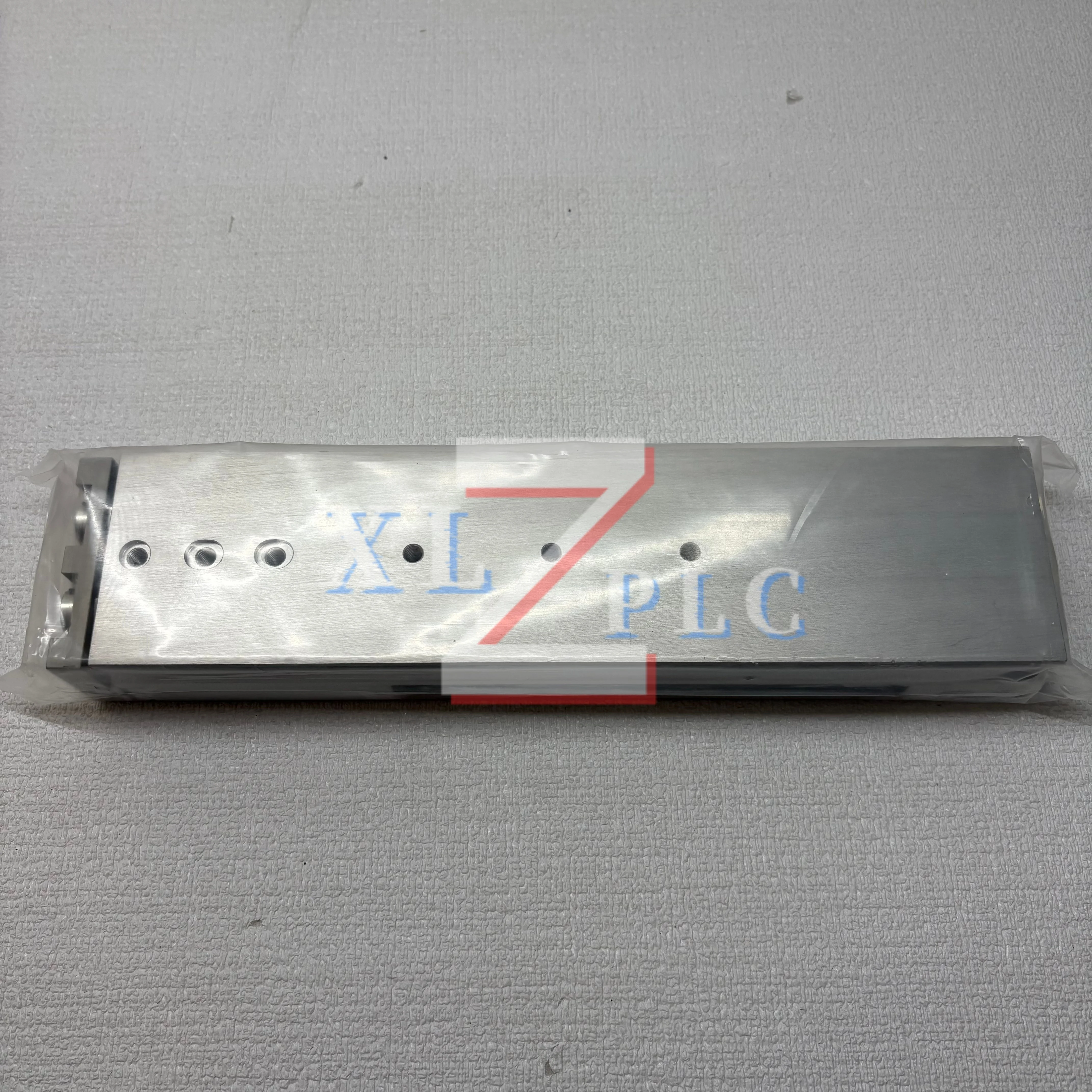 SLT-16-150-P-A 188413 Slide cylinder new in box
SLT-16-150-P-A 188413 Slide cylinder new in box