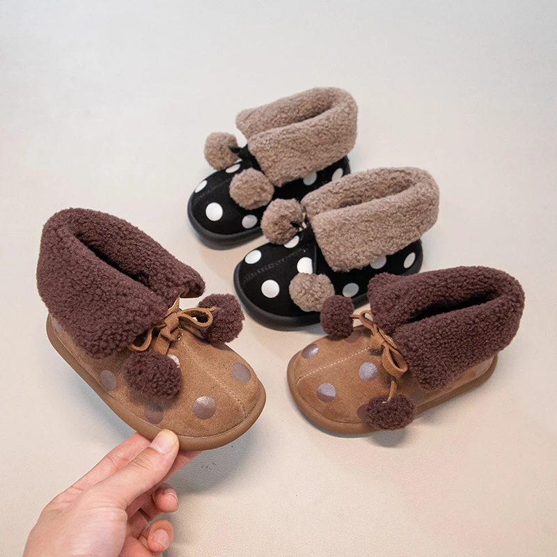 Toddler Girls Warm Fleece Lined Boots with Cute Plush Ball 2025 New Winter Kids Polka Dot Ankle Boots Non-slip Retro Outdoor
Toddler Girls Warm Fleece Lined Boots with Cute Plush Ball 2025 New Winter Kids Polka Dot Ankle Boots Non-slip Retro Outdoor