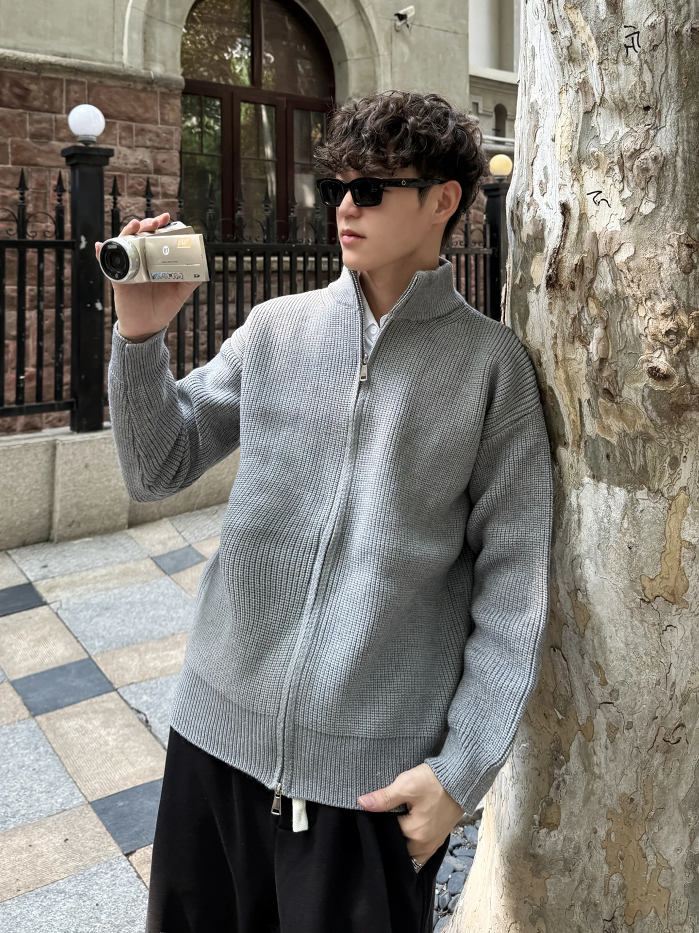 Мужской вязаный кардиган с воротником, осенний, в стиле преппи, мягкий, уютный, повседневный, свободного кроя, дышащий, на молнии, без капюшона
Мужской вязаный кардиган с воротником, осенний, в стиле преппи, мягкий, уютный, повседневный, свободного кроя, дышащий, на молнии, без капюшона