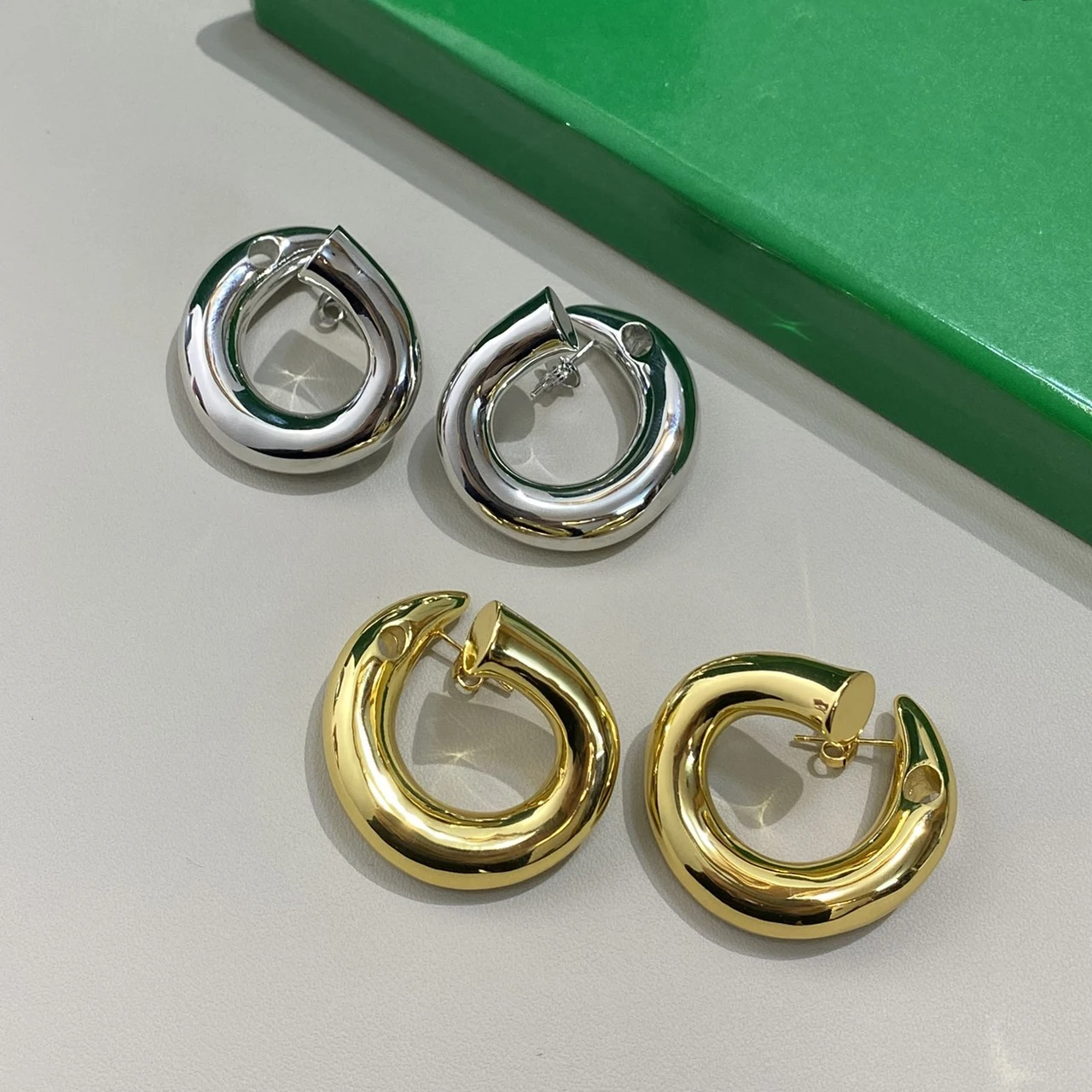 Hot Europe Fashion Designer Gold Silver Earrings Woman Top Quality Luxury Jewelry Trend
Hot Europe Fashion Designer Gold Silver Earrings Woman Top Quality Luxury Jewelry Trend