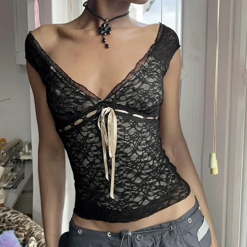 Y2k Sexy V-neck Low Cut Backless Sleeveless T Shirts Black Lace Crop Top for Woman 2024 Summer 2000s Clothes Gothic
Y2k Sexy V-neck Low Cut Backless Sleeveless T Shirts Black Lace Crop Top for Woman 2024 Summer 2000s Clothes Gothic