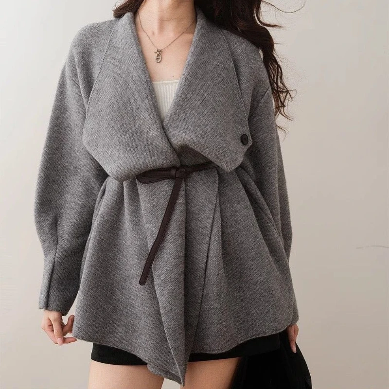 New Design Oversized and Slimming Knit Sweater Coat with Big Collar and Tie for Autumn and Winter
New Design Oversized and Slimming Knit Sweater Coat with Big Collar and Tie for Autumn and Winter