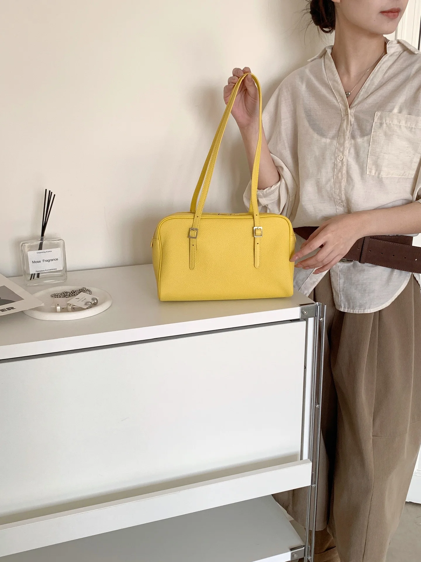 FIRMRANCH 2026 Spring/Summer Fashion Belt Buckle Shoulder Strap Design Female Solid Color Commuter Underarm Bag Rectangular Tote
FIRMRANCH 2026 Spring/Summer Fashion Belt Buckle Shoulder Strap Design Female Solid Color Commuter Underarm Bag Rectangular Tote