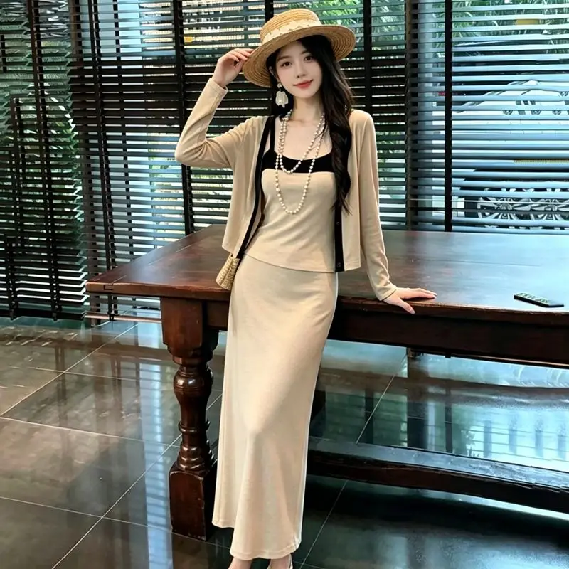 Pure Desire Style Women's Early Autumn Long Sleeve Wrap Dress Set with Belt Slimming Long Skirt Casual Fashion Ensemble
Pure Desire Style Women's Early Autumn Long Sleeve Wrap Dress Set with Belt Slimming Long Skirt Casual Fashion Ensemble