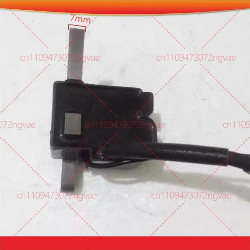 For Echo CS-4200ES CS-4200 CS4200 Ignition Coil 15662660630 Chainsaw High Voltage Coil Parts
For Echo CS-4200ES CS-4200 CS4200 Ignition Coil 15662660630 Chainsaw High Voltage Coil Parts