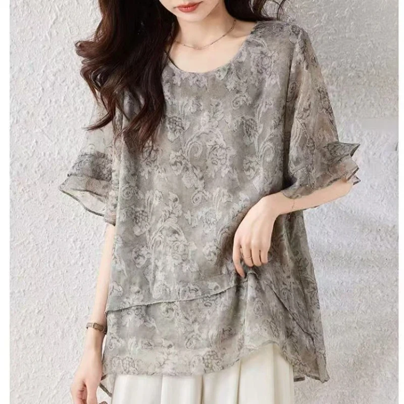 Women's Plus Size Floral Chiffon Blouse Spring Summer New Loose Hide Flesh Mid-Age Mother Chic Versatile Pullover Top
Women's Plus Size Floral Chiffon Blouse Spring Summer New Loose Hide Flesh Mid-Age Mother Chic Versatile Pullover Top