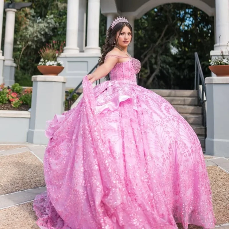 Розовые платья Quinceanera по индивидуальному заказу с открытыми плечами и аппликацией из кристаллов и блесток, многослойное платье с длинным хвостом и бантом Vestido 15, Quinceanera
Розовые платья Quinceanera по индивидуальному заказу с открытыми плечами и аппликацией из кристаллов и блесток, многослойное платье с длинным хвостом и бантом Vestido 15, Quinceanera