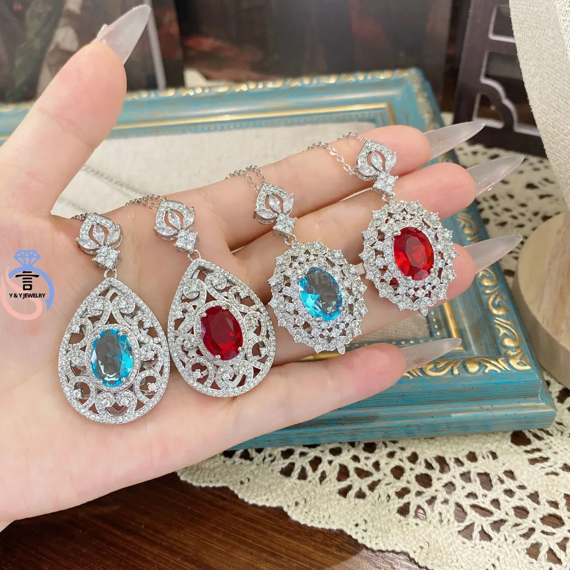 Y&Y Luo Shen Teardrop Jewelry Pendant Gold Retro Light Luxury Thick Back Cover Design Necklace
Y&Y Luo Shen Teardrop Jewelry Pendant Gold Retro Light Luxury Thick Back Cover Design Necklace