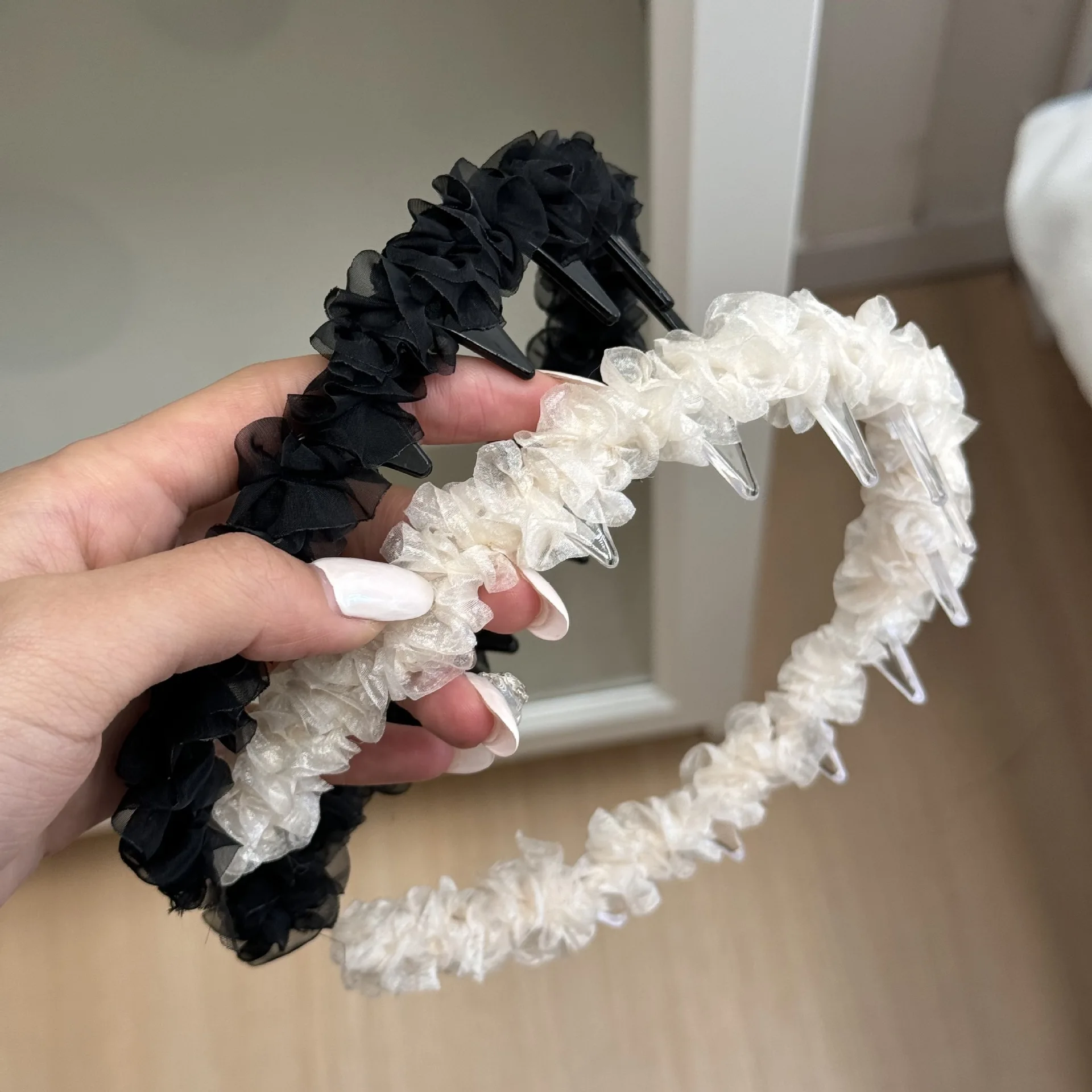 BYL Gentle Beige Sweet Mesh Pleated Headband Temperament Hairband with Teeth Anti Slip Headband Hair Accessories for Women Girls
BYL Gentle Beige Sweet Mesh Pleated Headband Temperament Hairband with Teeth Anti Slip Headband Hair Accessories for Women Girls