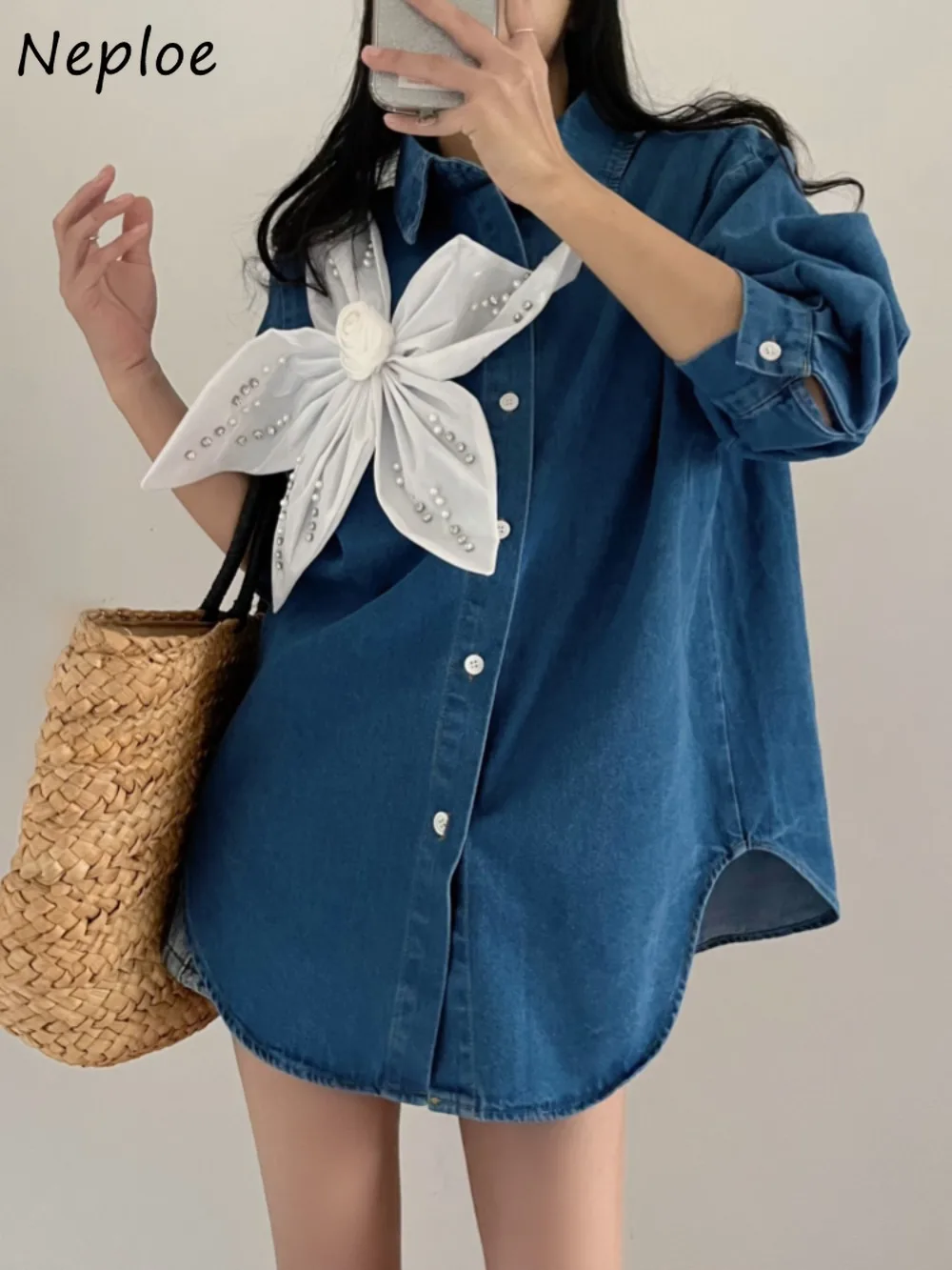 Neploe 2025 Spring New 3D Flower Denim Shirt Vintage Hong Kong Style Loose Bow Casual Blouses All-match Korea Chic Heavy Blusas
Neploe 2025 Spring New 3D Flower Denim Shirt Vintage Hong Kong Style Loose Bow Casual Blouses All-match Korea Chic Heavy Blusas