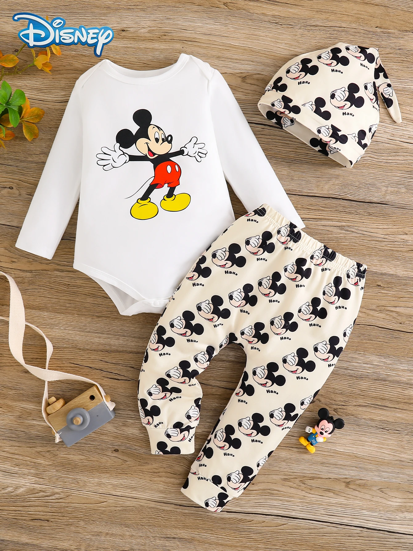 【Officially Licensed】Disney Mickey Mouse 3-Piece Baby Boy Spring and Autumn Pants Set Newborn Mickey Mouse Fun Print Romper + Matching Print Straight-Leg Pants + Baby Hat Boys' Casual Everyday Home Wear Versatile Cute Children's Clothing Suitable for Outd
【Officially Licensed】Disney Mickey Mouse 3-Piece Baby Boy Spring and Autumn Pants Set Newborn Mickey Mouse Fun Print Romper + Matching Print Straight-Leg Pants + Baby Hat Boys' Casual Everyday Home Wear Versatile Cute Children's Clothing Suitable for Outd