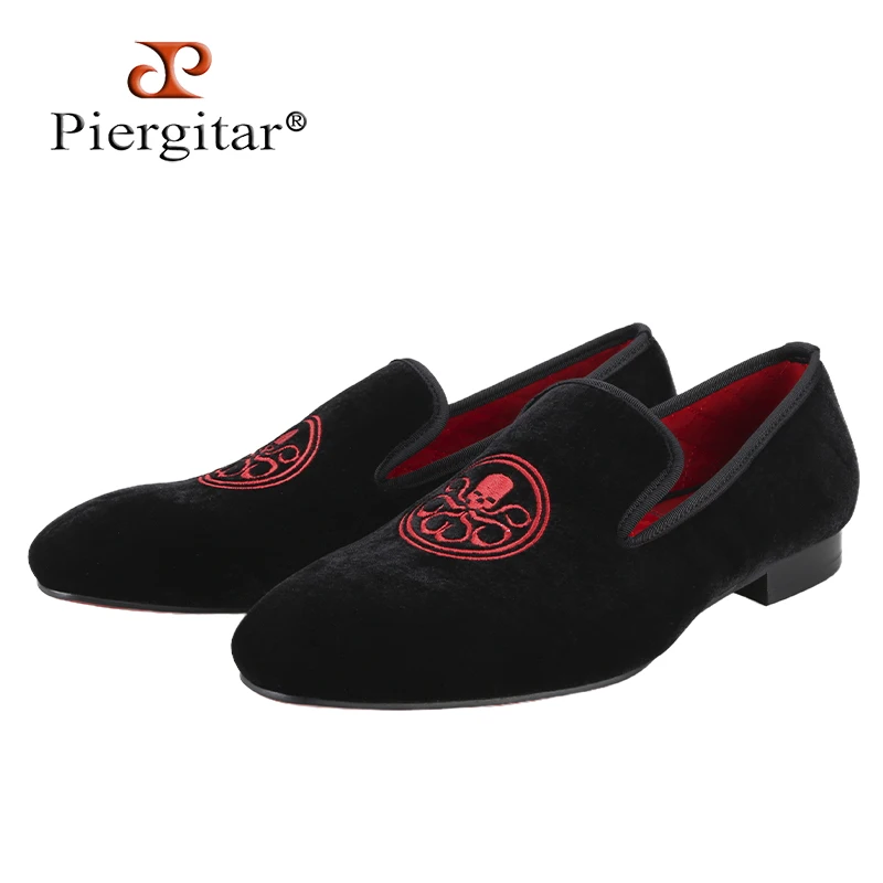 Piergitar, новый стиль, черные бархатные мужские лоферы, мокасины ручной работы с дизайном черепа и вышивкой, красная подошва, тапочки для курения без шнуровки
Piergitar, новый стиль, черные бархатные мужские лоферы, мокасины ручной работы с дизайном черепа и вышивкой, красная подошва, тапочки для курения без шнуровки