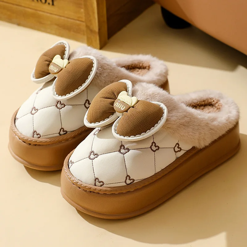 2024 New Cotton Slippers for Women 6cm Thick Bottom Indoor Home Fashion Female Bow Winter Warm Furry PU Waterproof Slipper
2024 New Cotton Slippers for Women 6cm Thick Bottom Indoor Home Fashion Female Bow Winter Warm Furry PU Waterproof Slipper